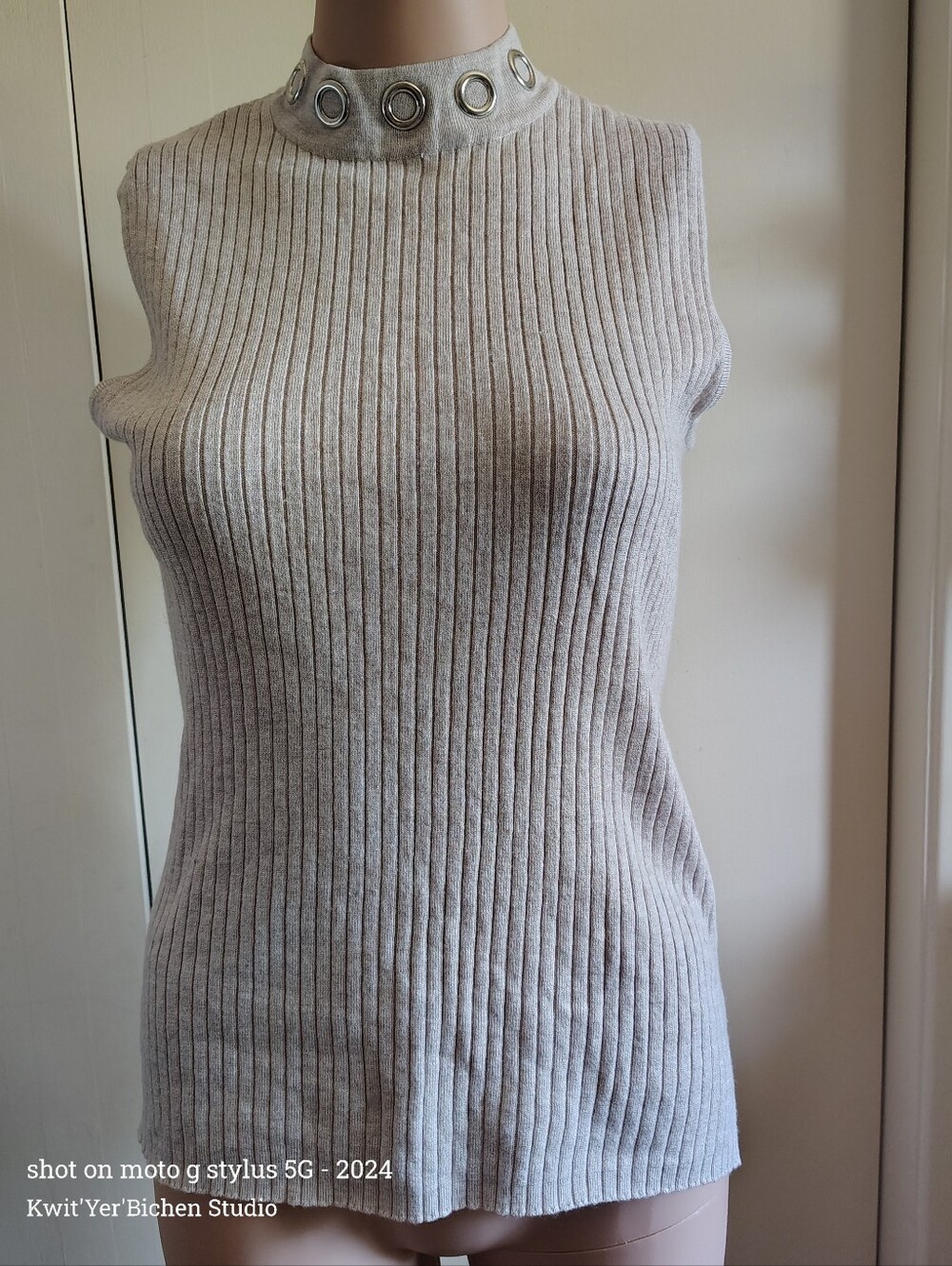 89th & Madison Women's Gray/taupe Knit Mock Neck Sleeveless Top